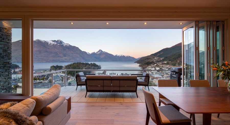  at 2/55 Kent Street, Queenstown Hill, Queenstown-Lakes, Otago