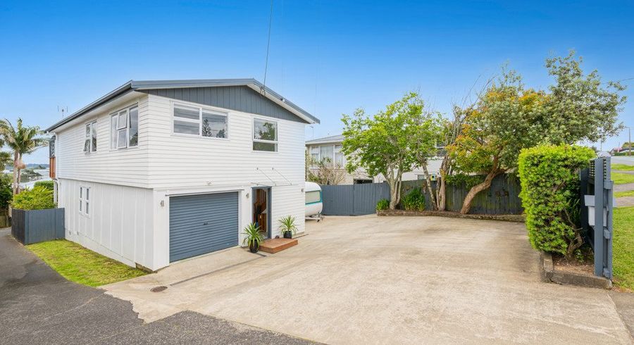  at 1/302 Sunset Road, Windsor Park, North Shore City, Auckland