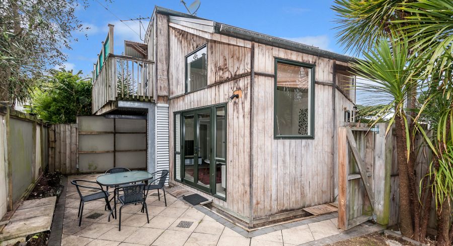  at 1/799 Beach Road, Browns Bay, Auckland