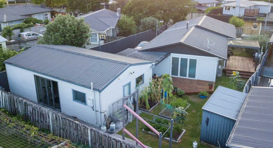  at 8 Deanwell Avenue, Deanwell, Hamilton