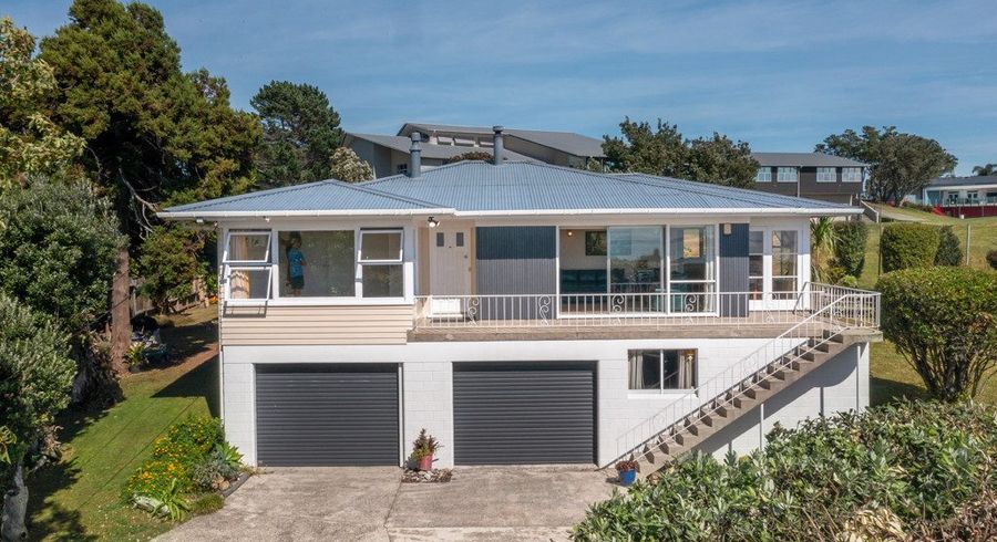  at 13 Windsor Place, Windsor Park, Auckland