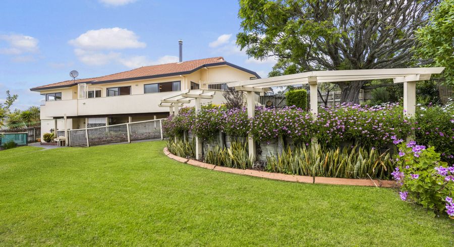  at 17 Charlotte Street, Stanmore Bay, Whangaparaoa