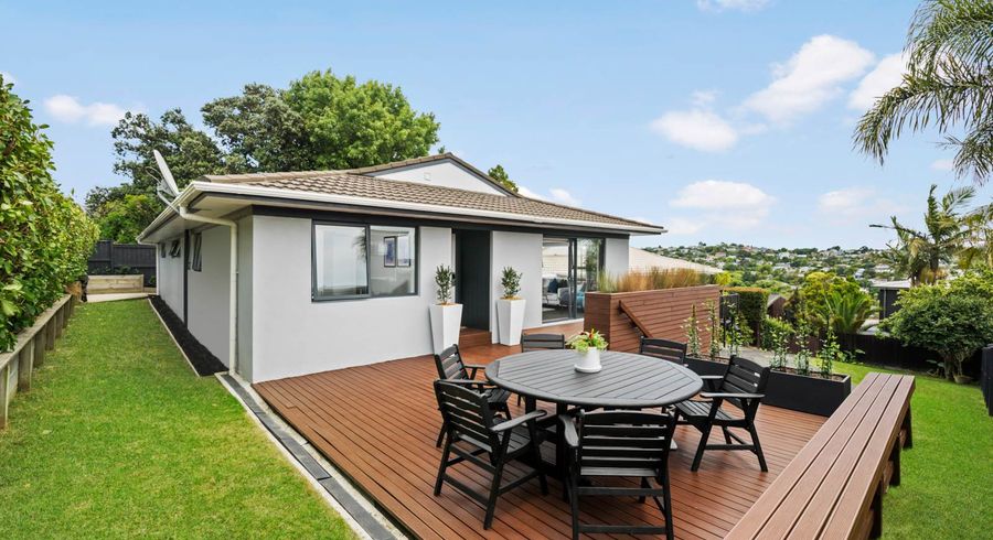  at 2/41 Shanaway Rise, Hillcrest, Auckland