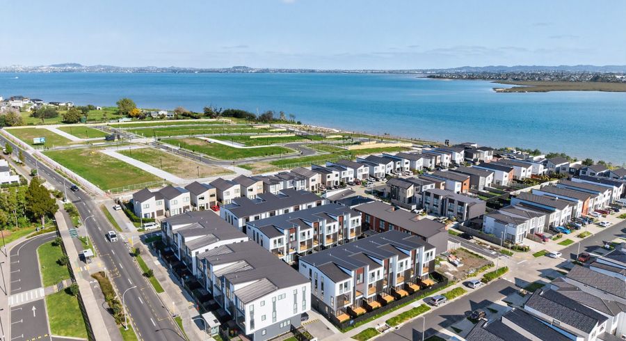  at 7/10 Scott Road, Hobsonville, Waitakere City, Auckland