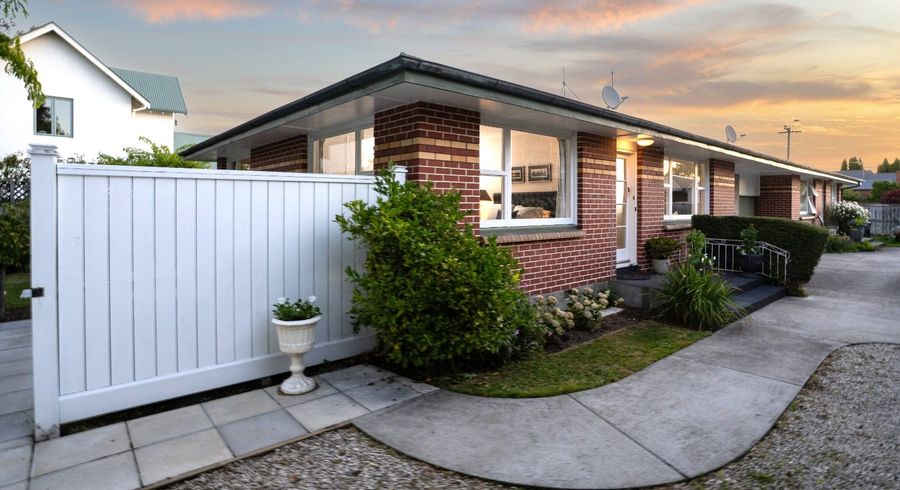  at 2/10 Bretts Road, St Albans, Christchurch