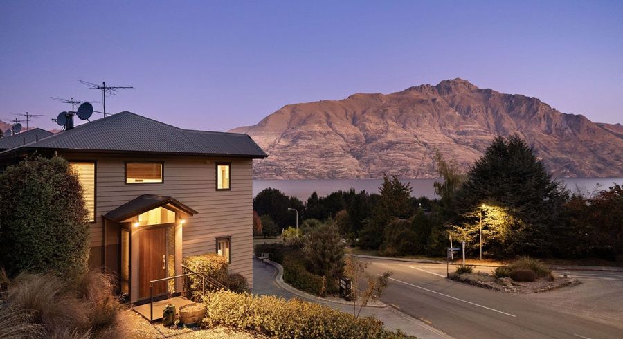  at 9/8 Mckerrow Place, Sunshine Bay, Queenstown-Lakes, Otago