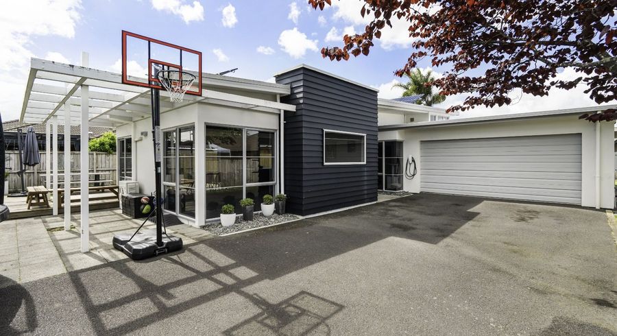  at 9 Ravenscourt Place, Huntington, Hamilton