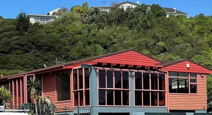  at 122 Mana Esplanade, Paremata, Porirua, Wellington