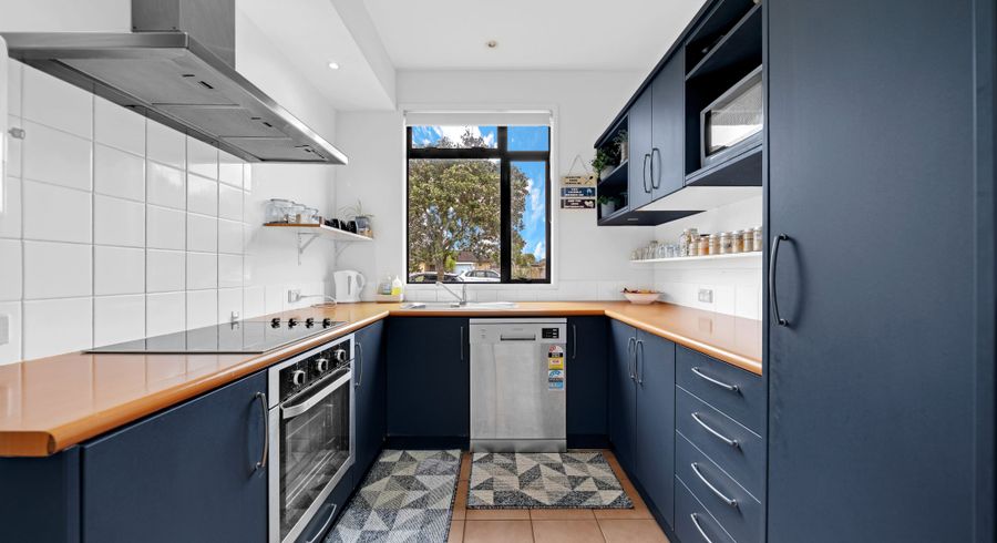  at 17/2 Armoy Drive, East Tamaki, Manukau City, Auckland