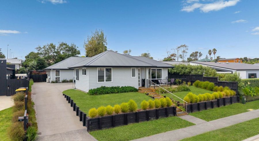  at 8 Seventh View Avenue, Beachlands, Manukau City, Auckland