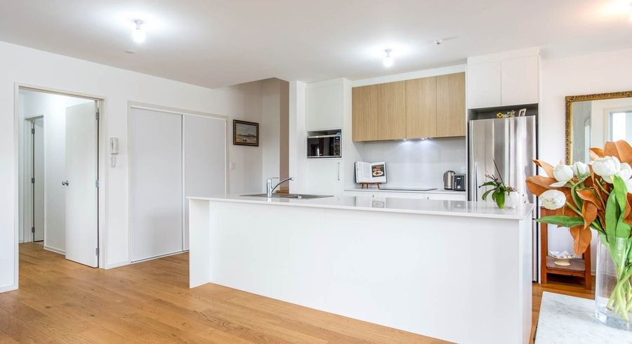  at 16/270  Onewa Road, Birkenhead, North Shore City, Auckland