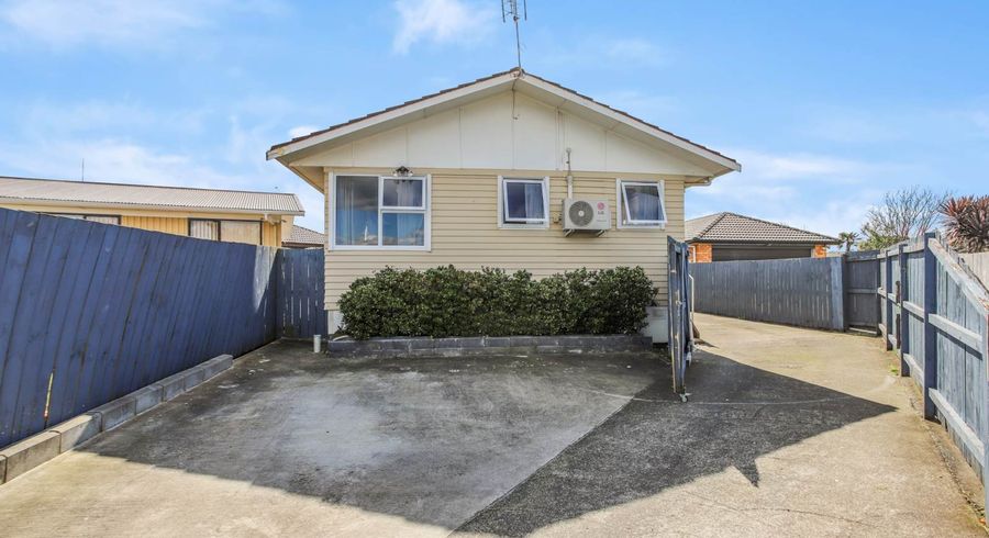  at 8 Tiari Place, Mangere East, Auckland