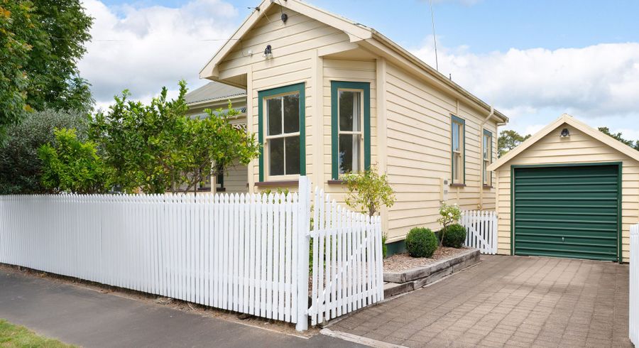  at 10 Claude Street, Fairfield, Hamilton
