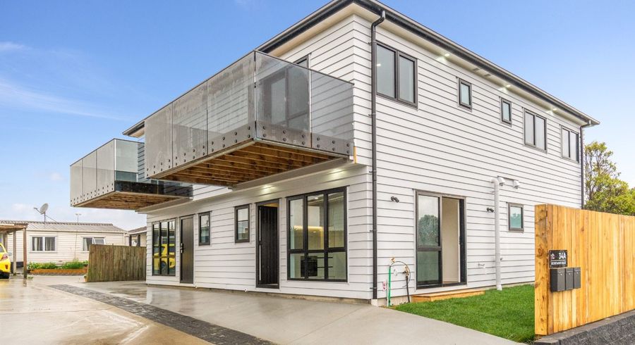  at 2/34A Secretariat Place, Randwick Park, Manukau City, Auckland