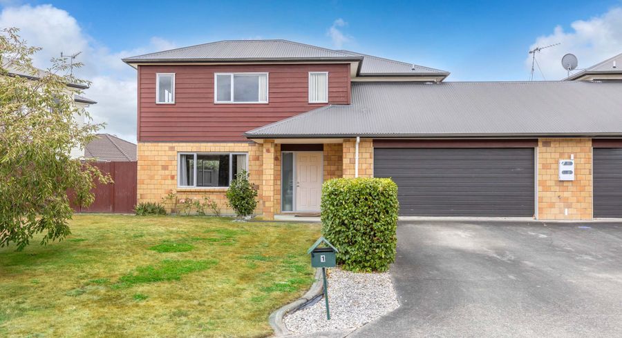  at 1 Rene Way, Huntington, Hamilton