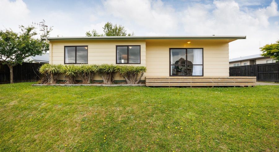  at 11 Cargill Grove, Kelvin Grove, Palmerston North, Manawatu / Whanganui