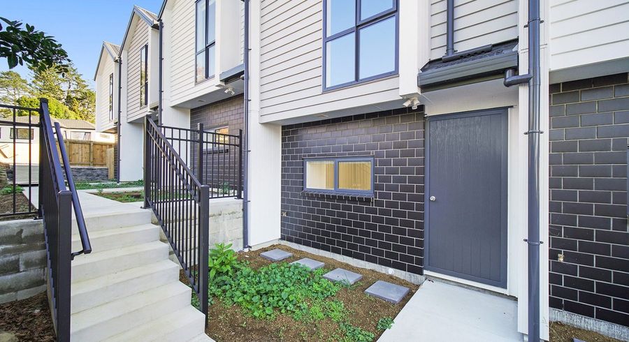  at 8/31 Ayton Drive, Totara Vale, North Shore City, Auckland