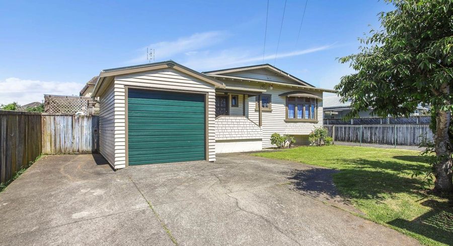  at 32 Winstone Road, Mount Roskill, Auckland City, Auckland