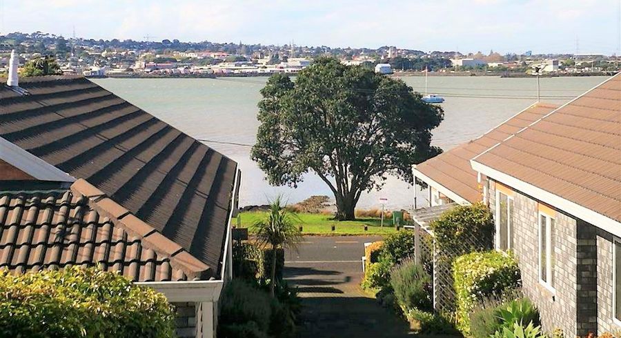  at 3/56 Kiwi Esplanade, Mangere Bridge, Auckland