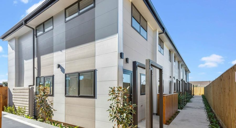  at 5/137 Tirimoana Road, Te Atatu South, Waitakere City, Auckland