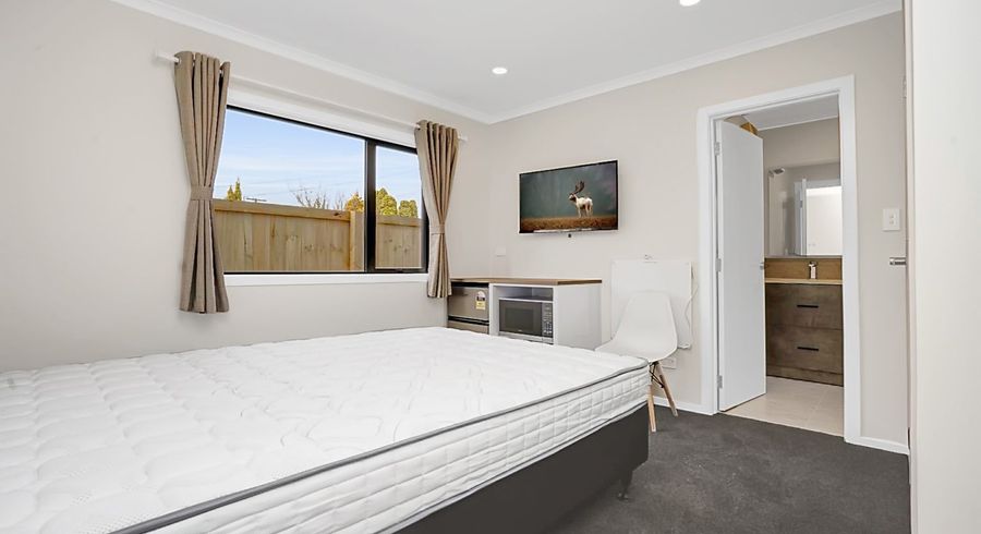 at 2/20 Yorkshire Road, Silverdale, Hamilton