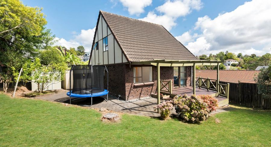  at 2/27 Weetman Drive, Browns Bay, Auckland