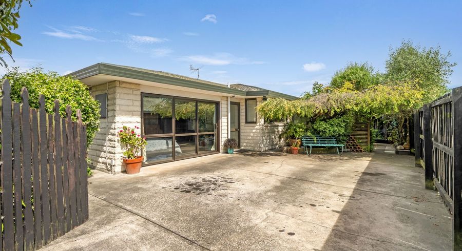  at 2/56 Aorangi Road, Bryndwr, Christchurch City, Canterbury