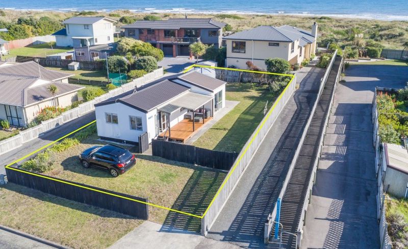  at 21 Rua Avenue, Waitarere Beach, Levin