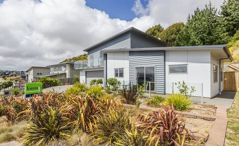  at 21 Pacific View, Whitby, Porirua