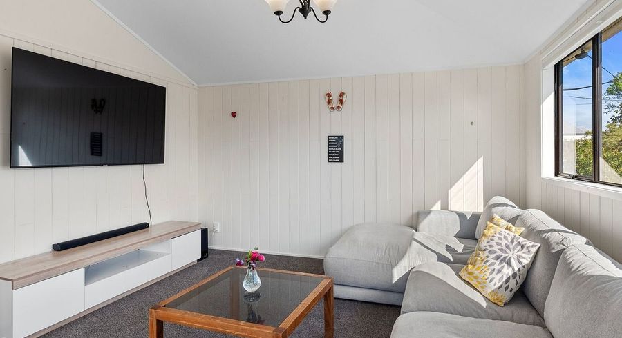  at 2/46 Eversleigh Road, Belmont, Auckland