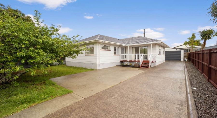  at 12 Glenhaven Place, Te Atatu Peninsula, Auckland