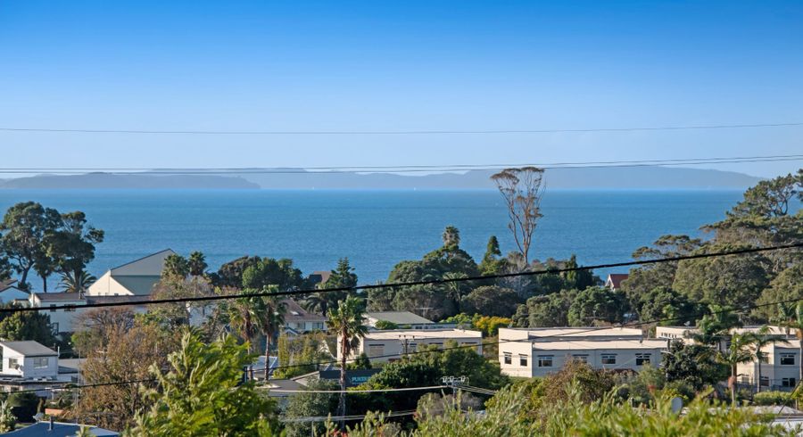  at 33 Surf Road, Stanmore Bay, Whangaparaoa
