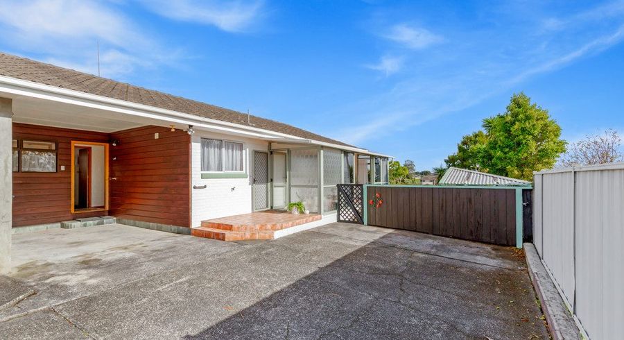  at 2/164 Halsey Drive, Mount Roskill, Auckland