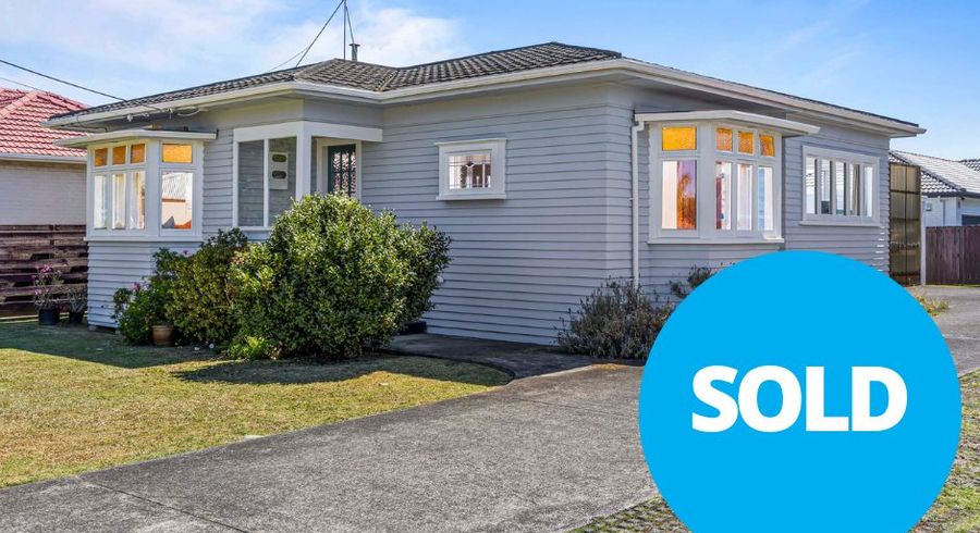  at 1/135 Shakespeare Road, Milford, Auckland