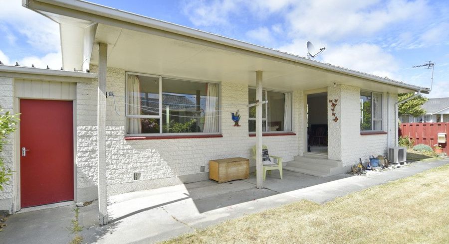  at 1/52 Royal Park Drive, Parklands, Christchurch