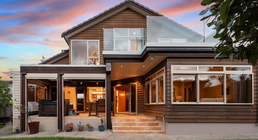  at 2/114 Aberdeen Road, Campbells Bay, Auckland