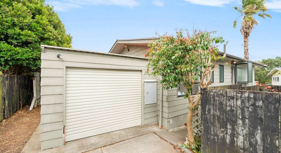  at 3/219 Don Buck  Road, Massey, Waitakere City, Auckland