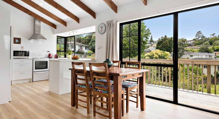  at 2/3 Aralia Road, Sunnynook, Auckland