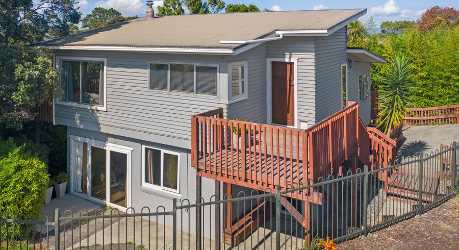 at 2/618 Glenfield Road, Bayview, Auckland