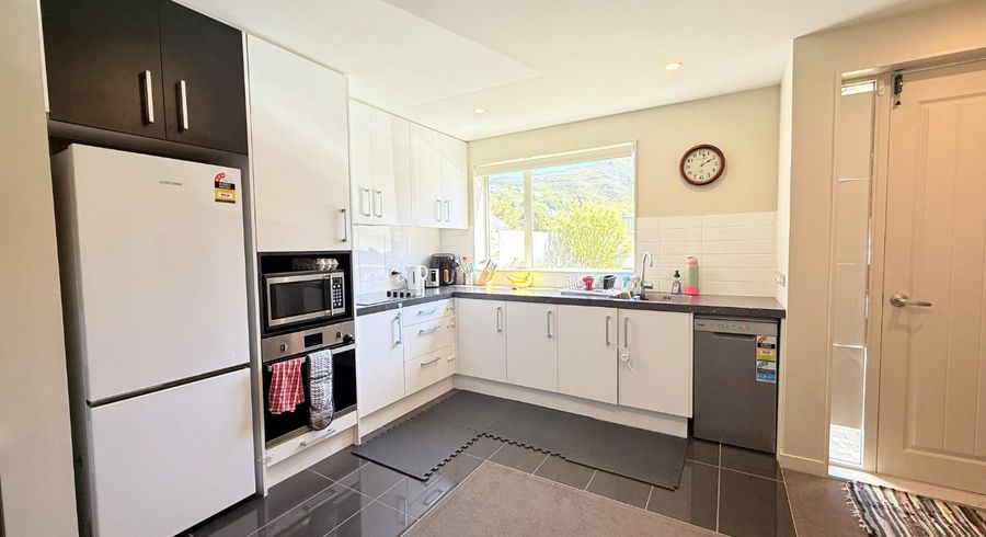  at 6/8-10 Thatcher Crescent, Crofton Downs, Wellington, Wellington