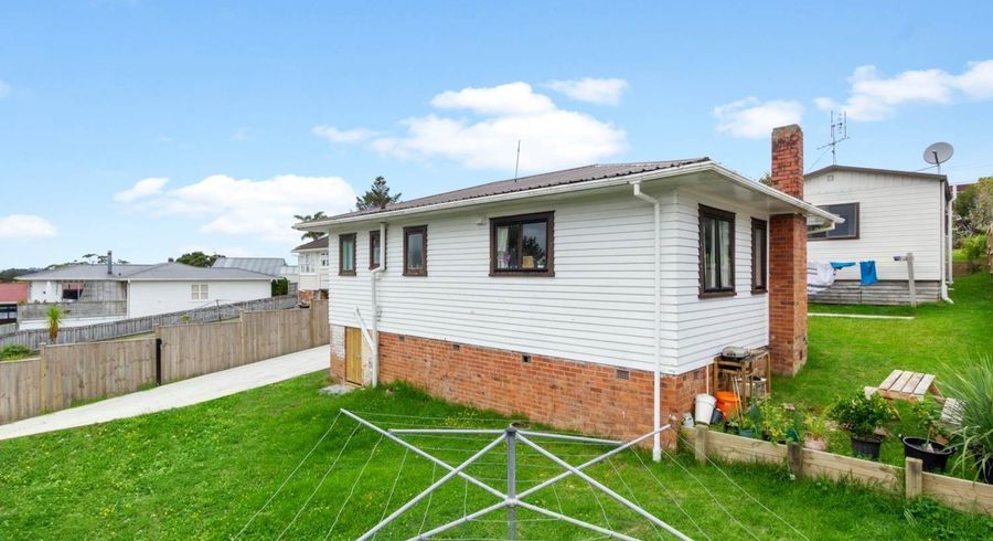  at 13 Barron Drive, Green Bay, Waitakere City, Auckland