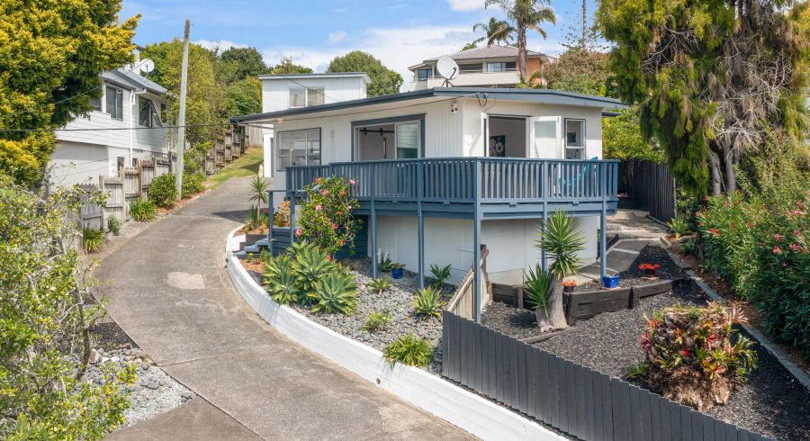  at 52 Bay Street, Red Beach, Whangaparāoa