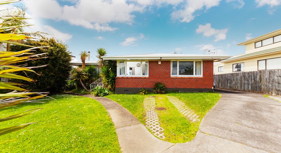  at 60 Bradbury Road, Botany Downs, Auckland