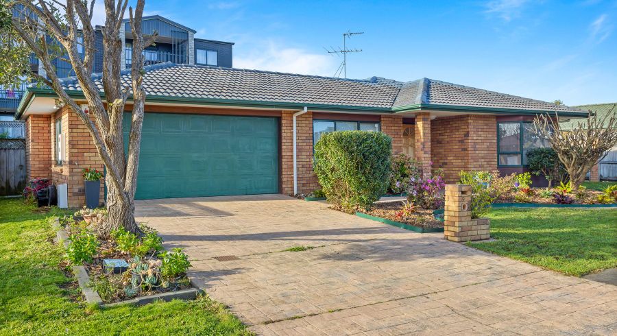  at 9 Cottesmore Place, Huntington Park, Manukau City, Auckland