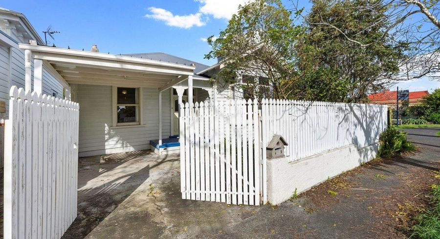  at 8 Brentwood Avenue, Mount Eden, Auckland City, Auckland