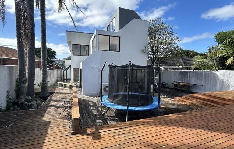  at 22 Nile Road, Milford, North Shore City, Auckland