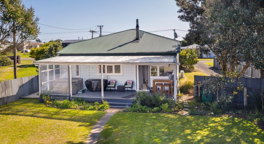  at 13 Barling Street, Himatangi Beach