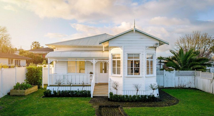  at 17 Dinsdale Road, Dinsdale, Hamilton