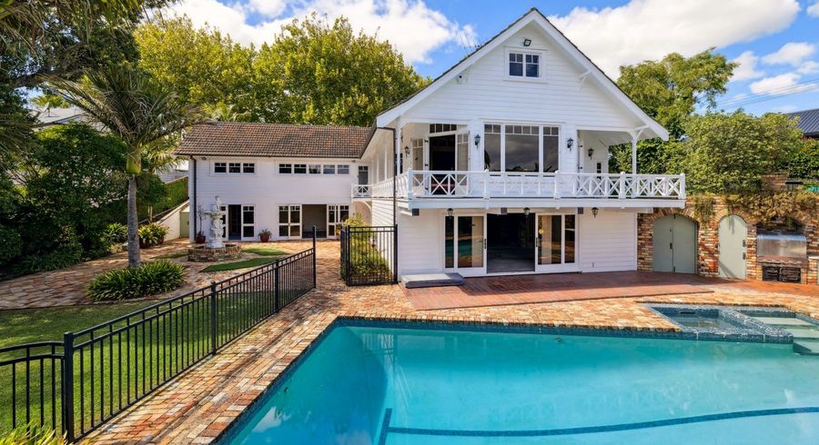  at 7 Beresford Street, Bayswater, North Shore City, Auckland