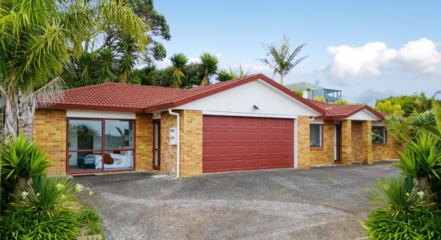  at 11 San Carlo Court, Henderson, Auckland